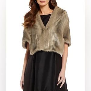 Eliza J faux fur cape size small